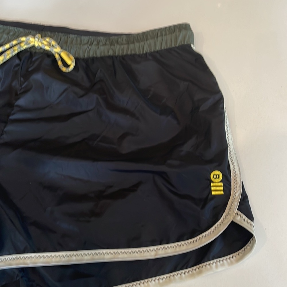 NWT bandier solid and striped nylon shorts - Picture 4 of 8